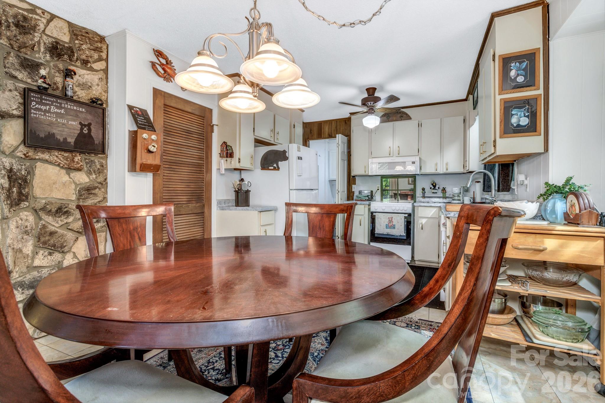 571 Tsisqua Circle — Brevard