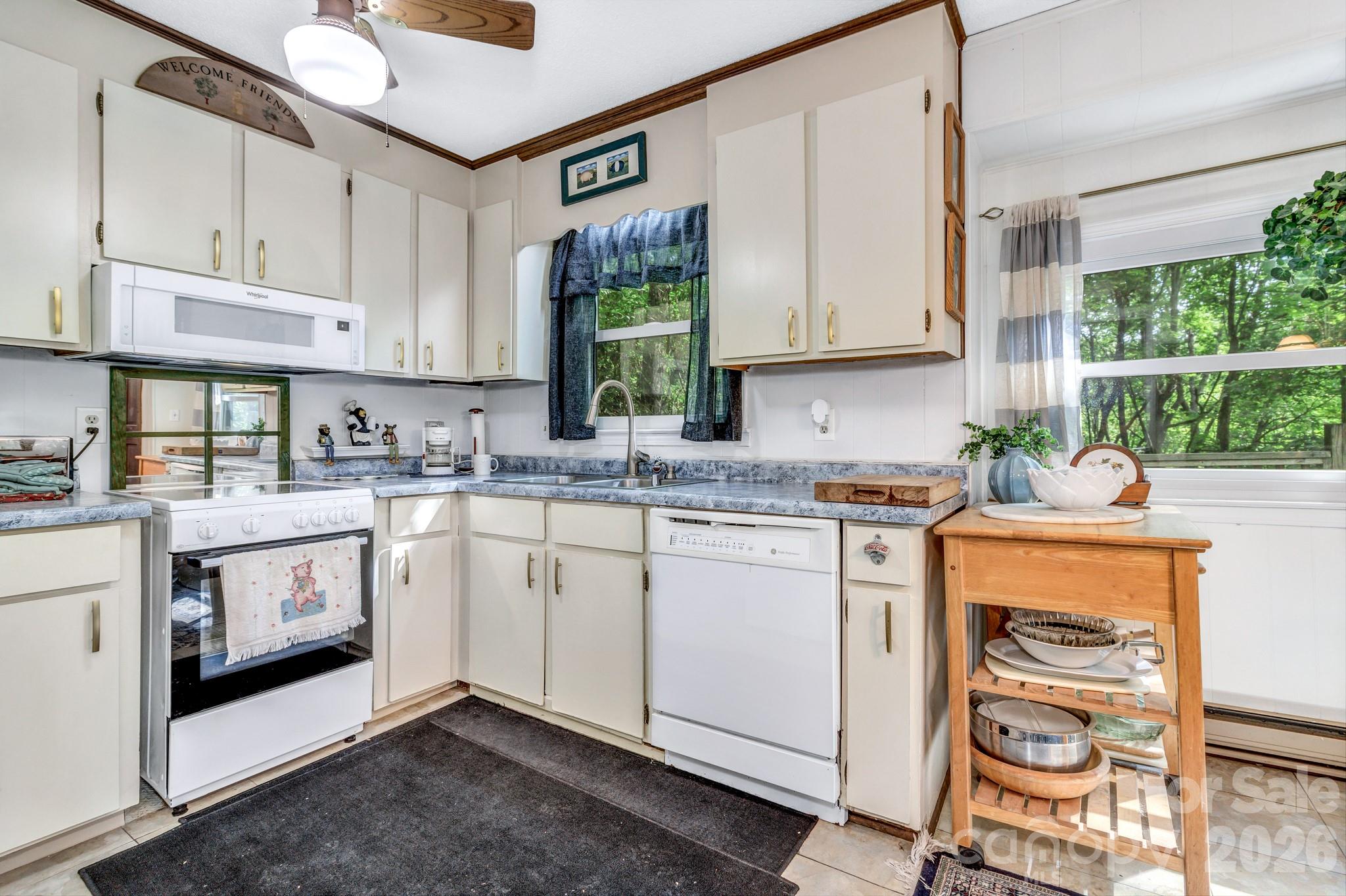 571 Tsisqua Circle — Brevard