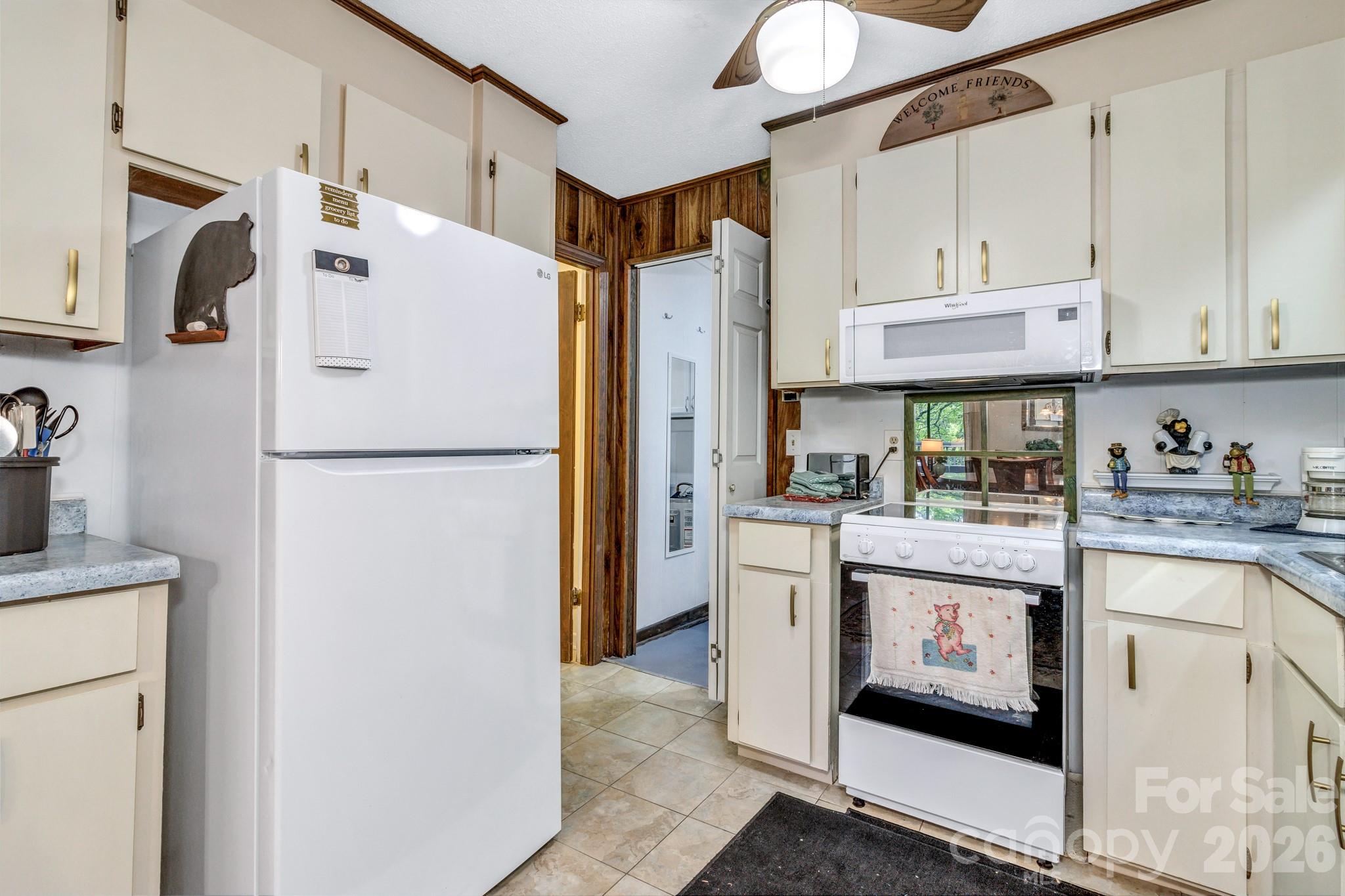 571 Tsisqua Circle — Brevard