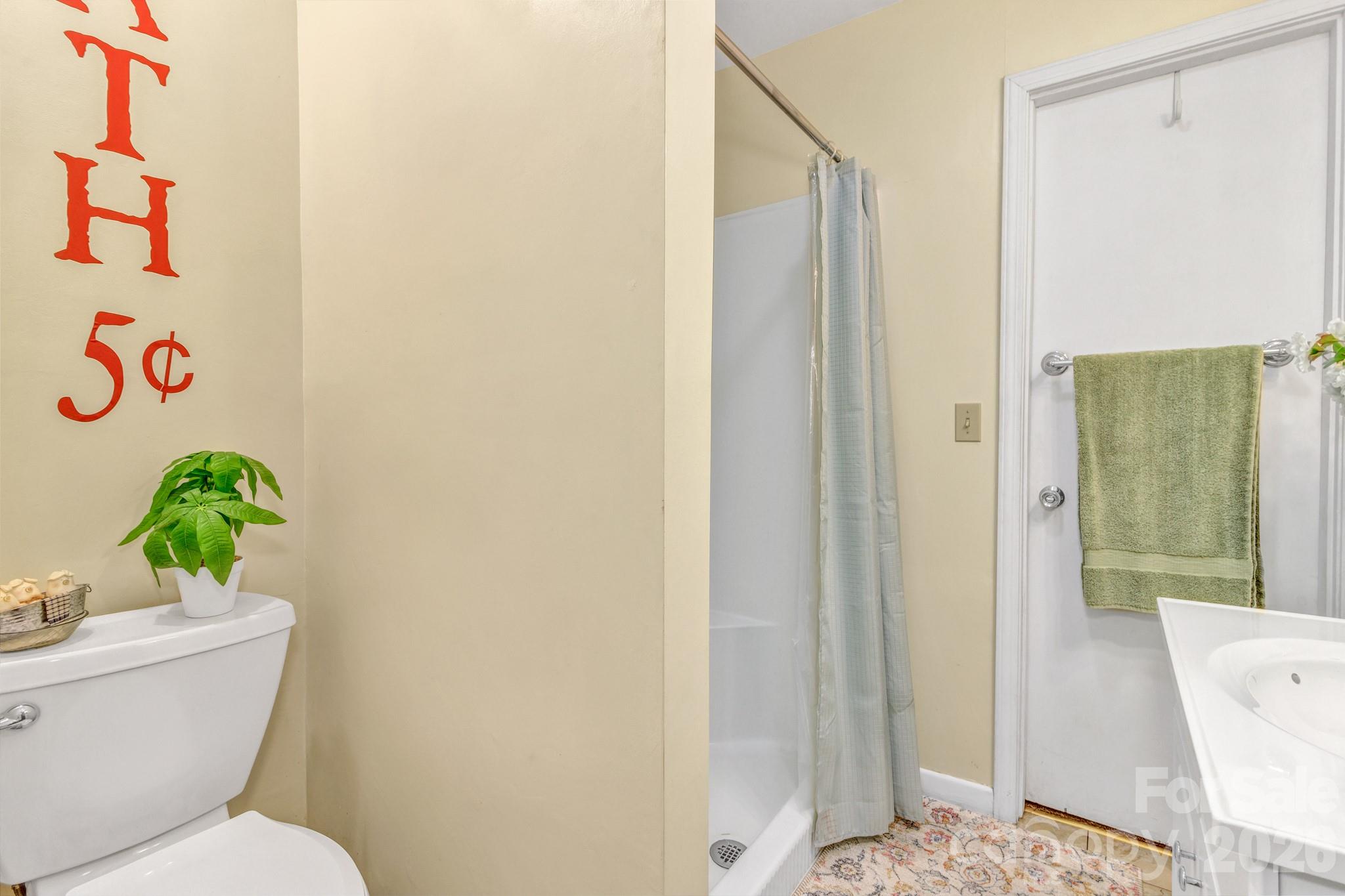 571 Tsisqua Circle — Brevard