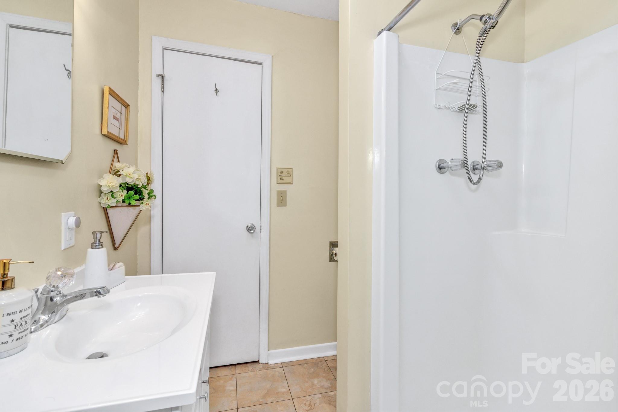 571 Tsisqua Circle — Brevard