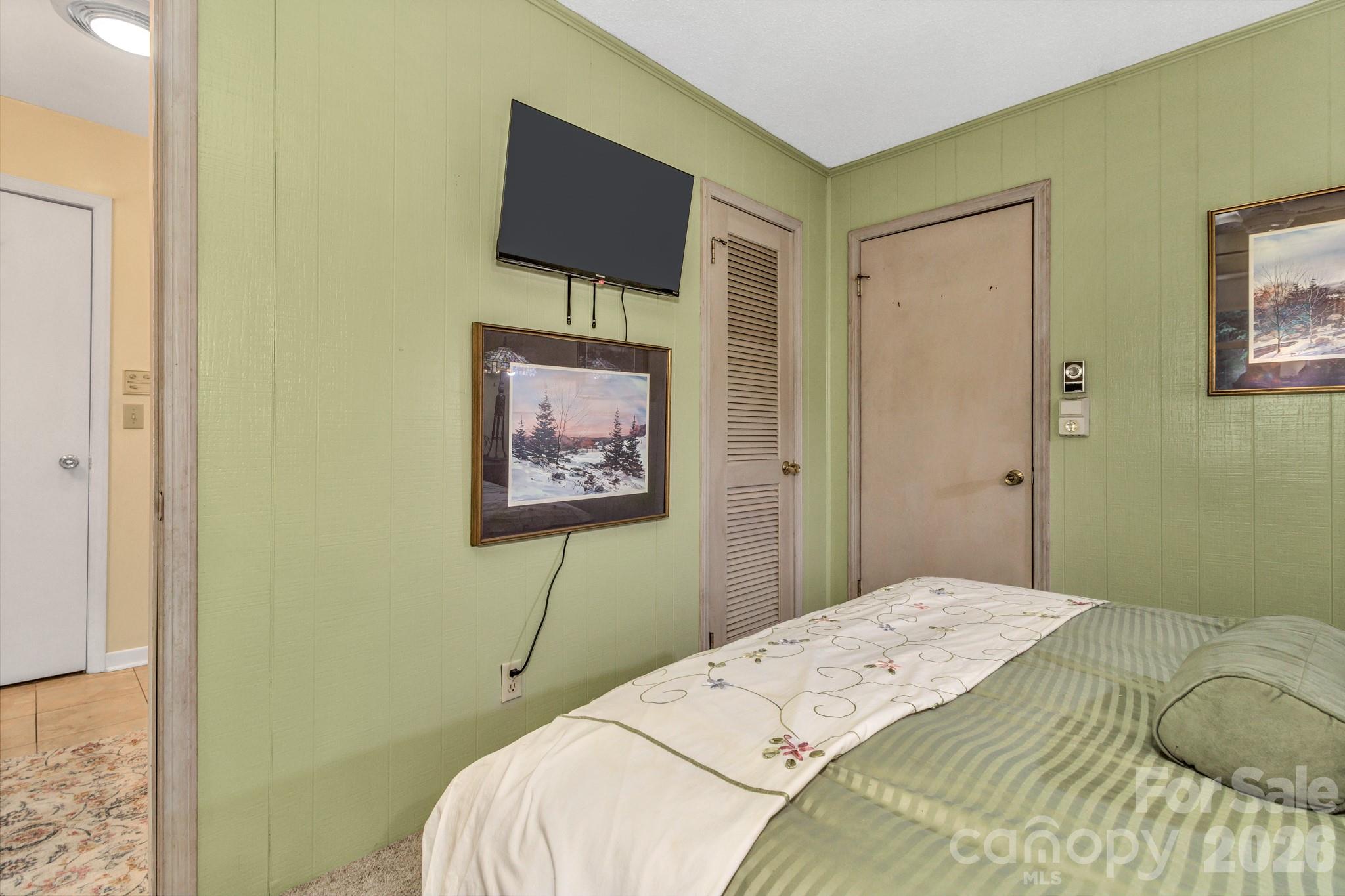 571 Tsisqua Circle — Brevard