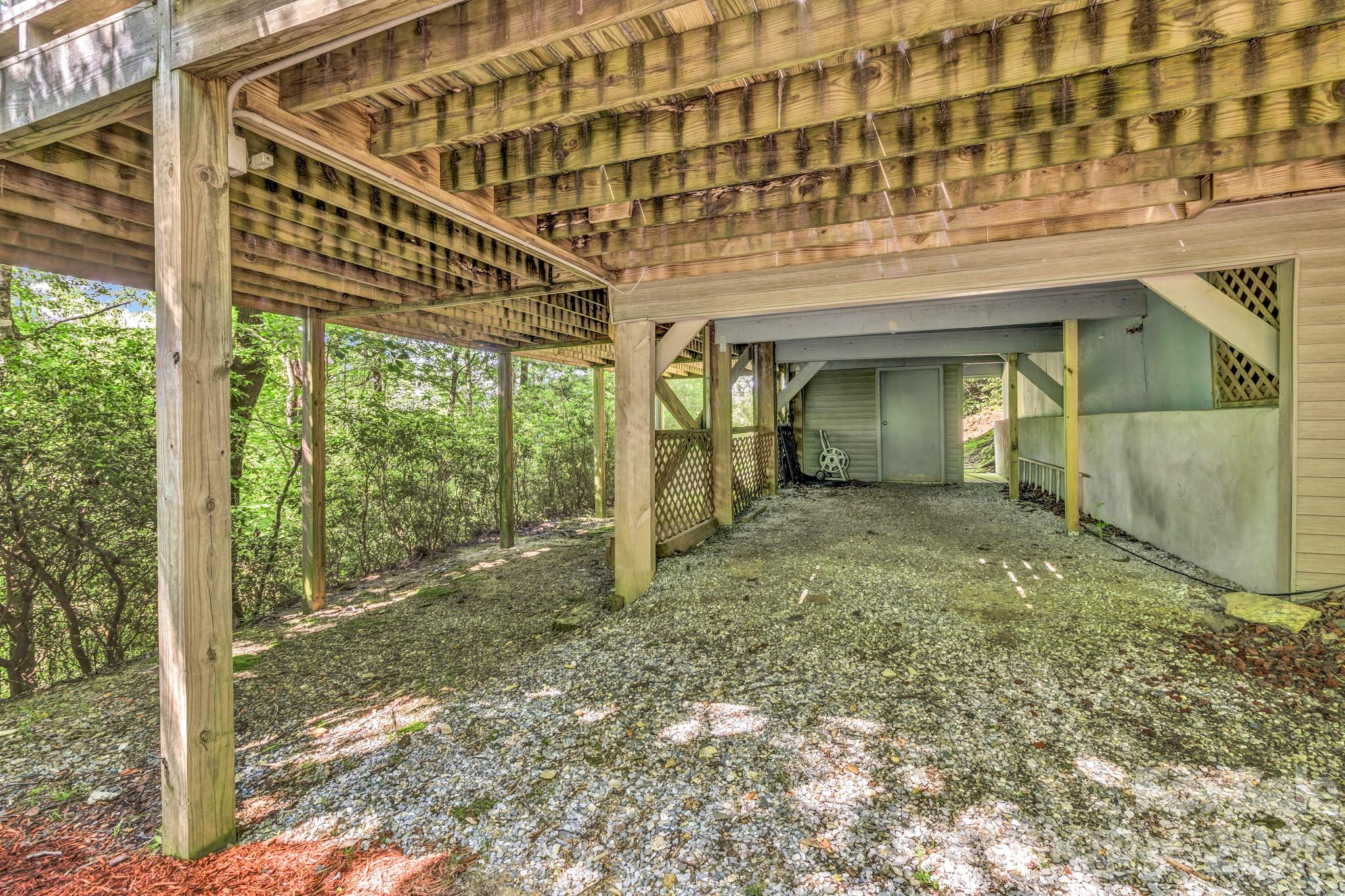 571 Tsisqua Circle — Brevard