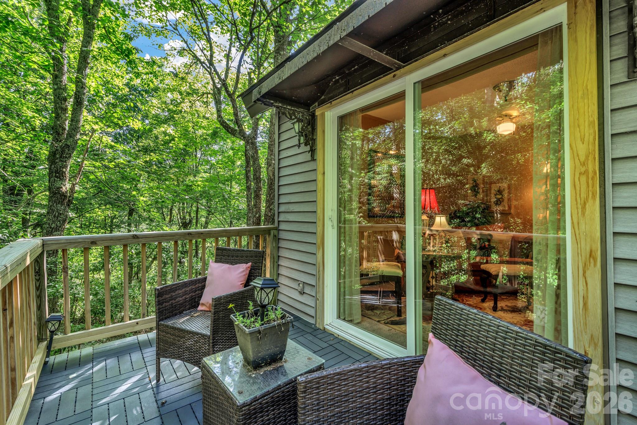 571 Tsisqua Circle — Brevard