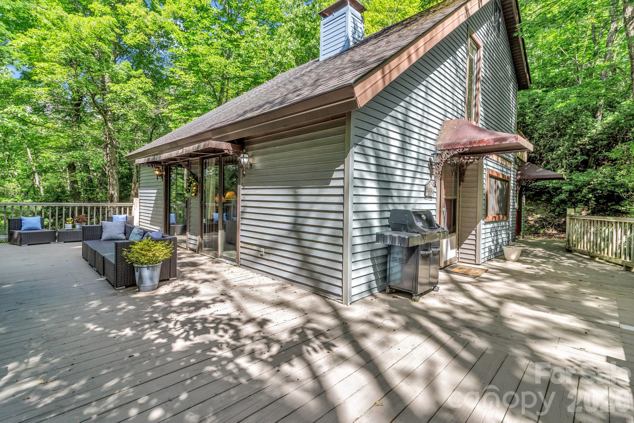 571 Tsisqua Circle — Brevard