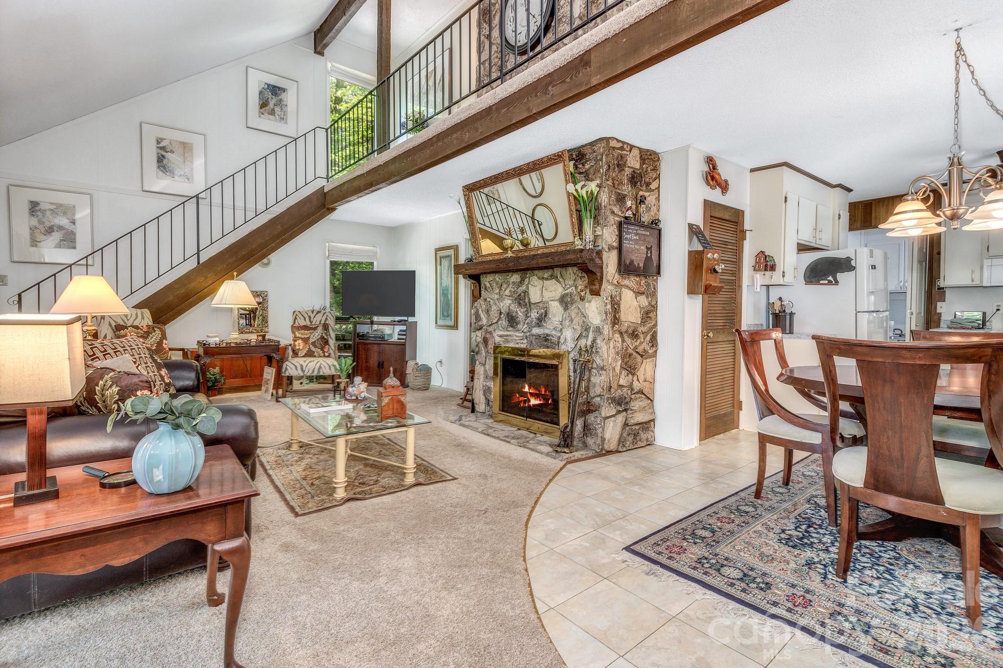 571 Tsisqua Circle — Brevard