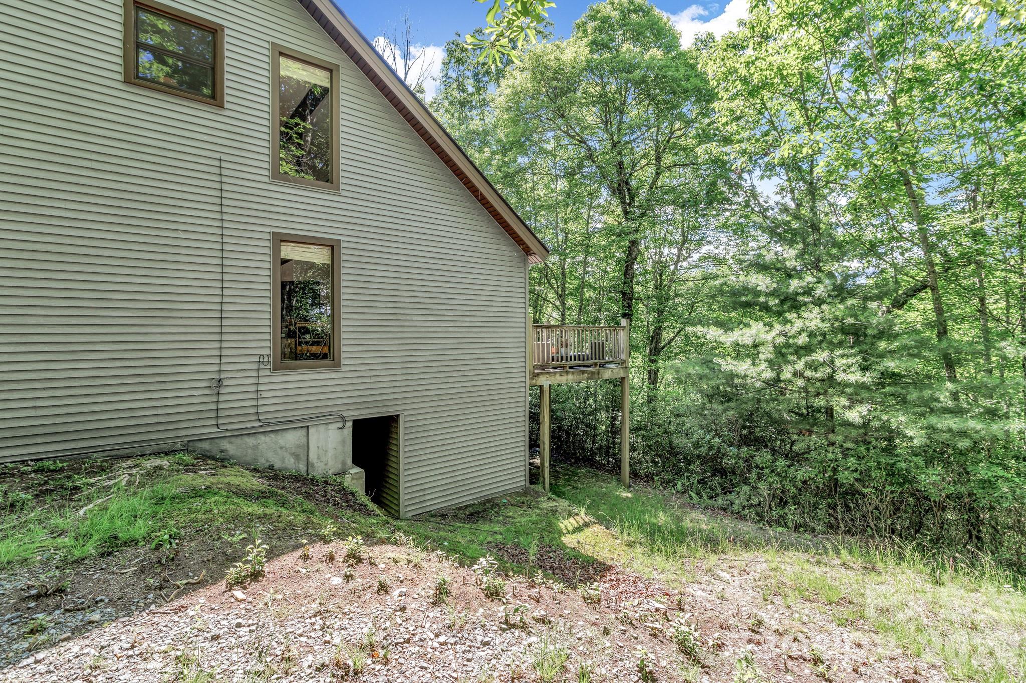 571 Tsisqua Circle — Brevard