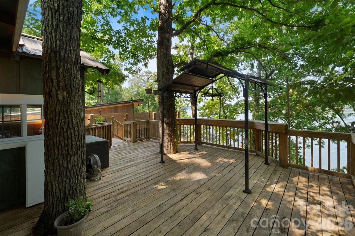 263 Lakewood Circle — Troy