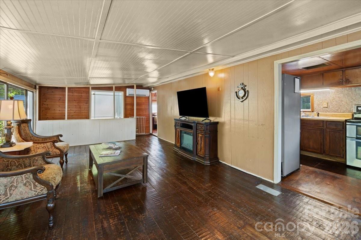 263 Lakewood Circle — Troy