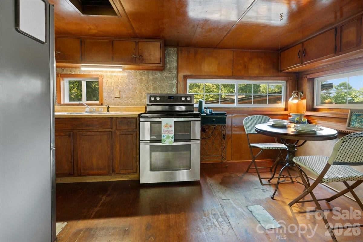 263 Lakewood Circle — Troy