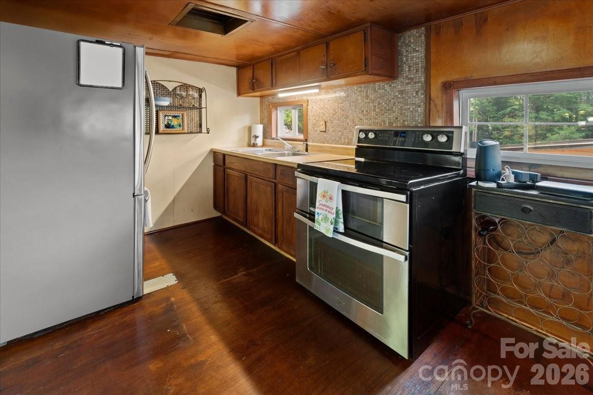 263 Lakewood Circle — Troy