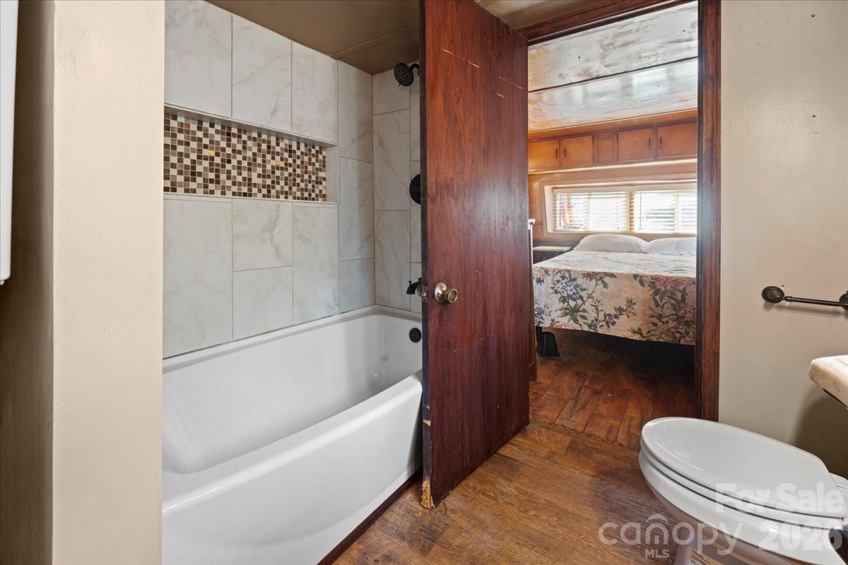 263 Lakewood Circle — Troy