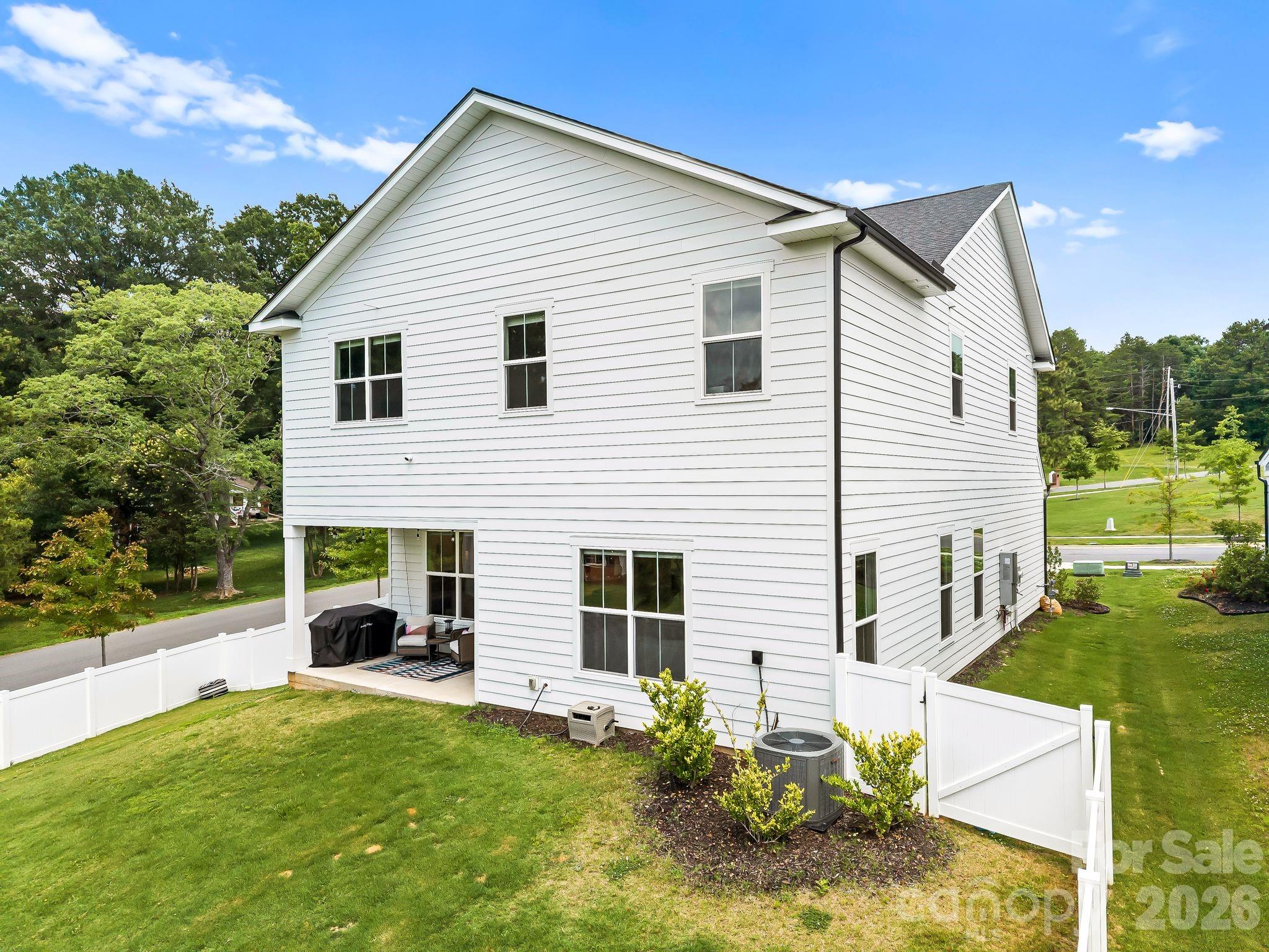 1002 Parkes Street — Matthews