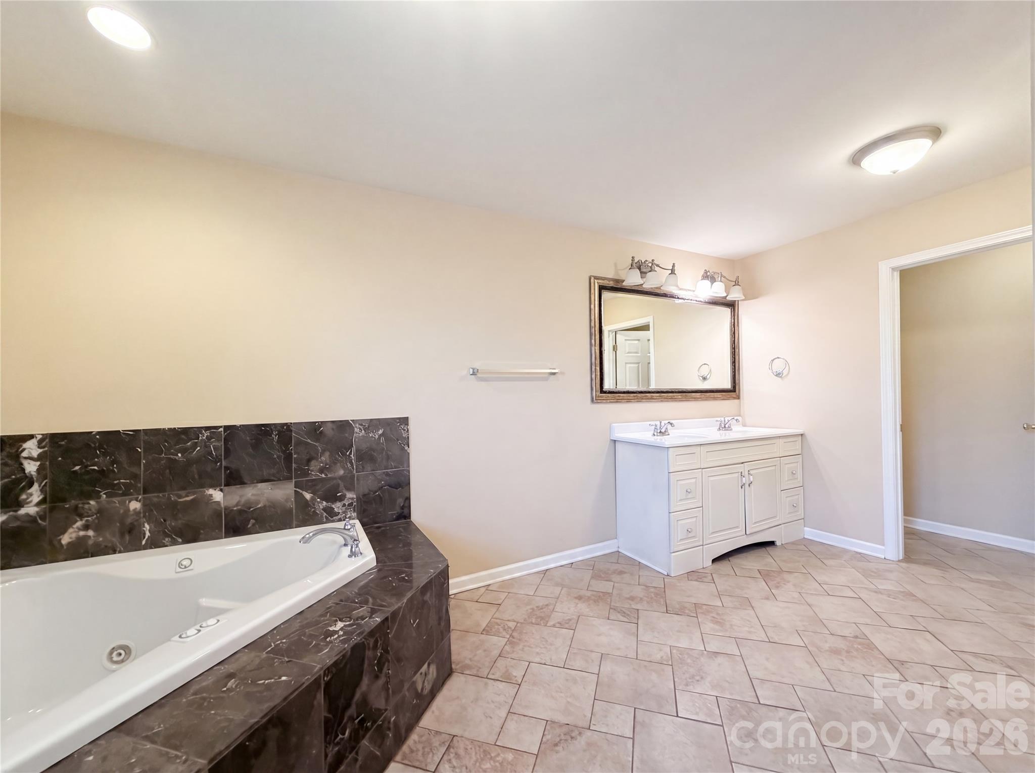 1580 W Cloaninger Avenue — Statesville
