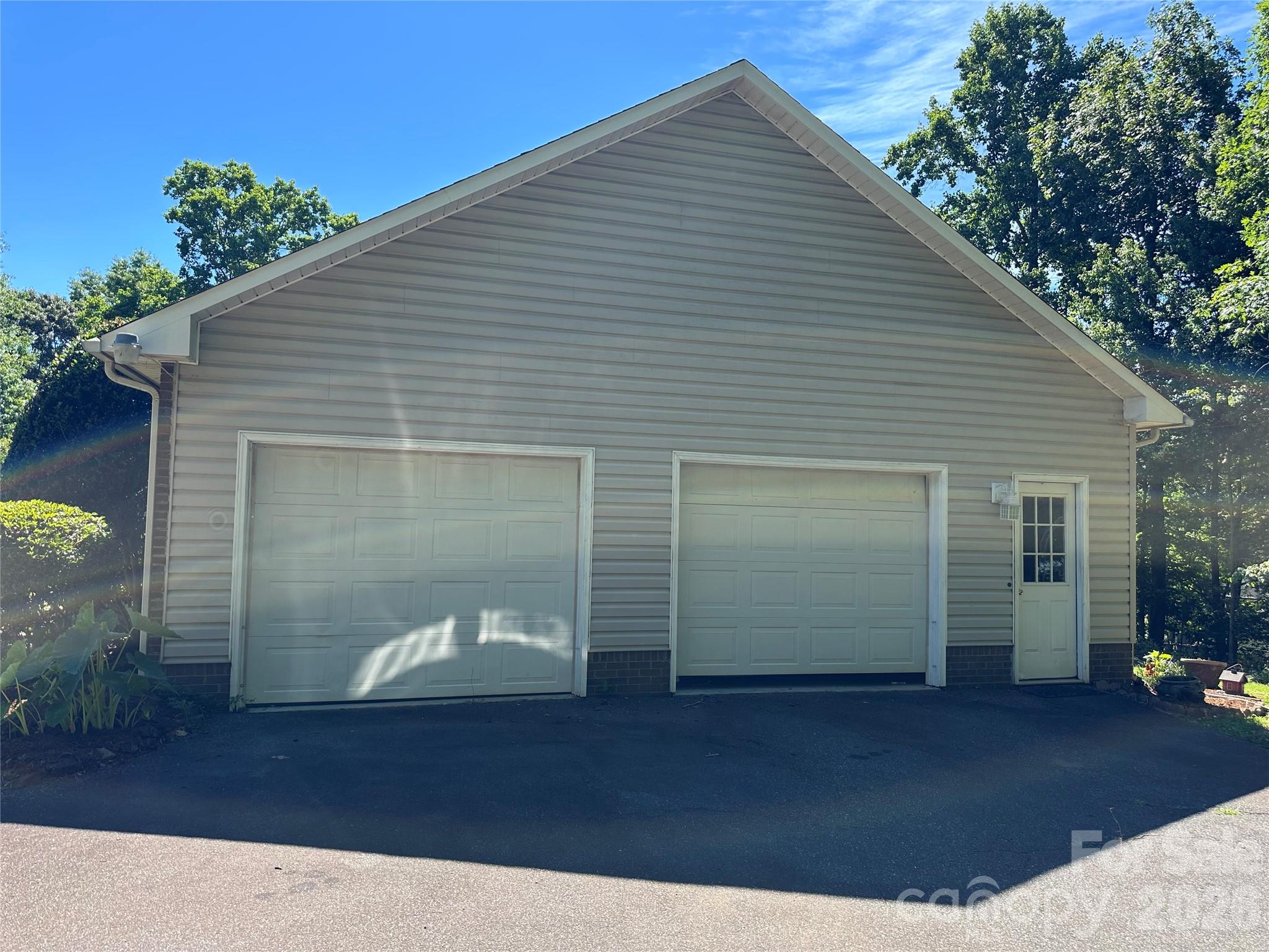 1724 Wellington Avenue — Newton