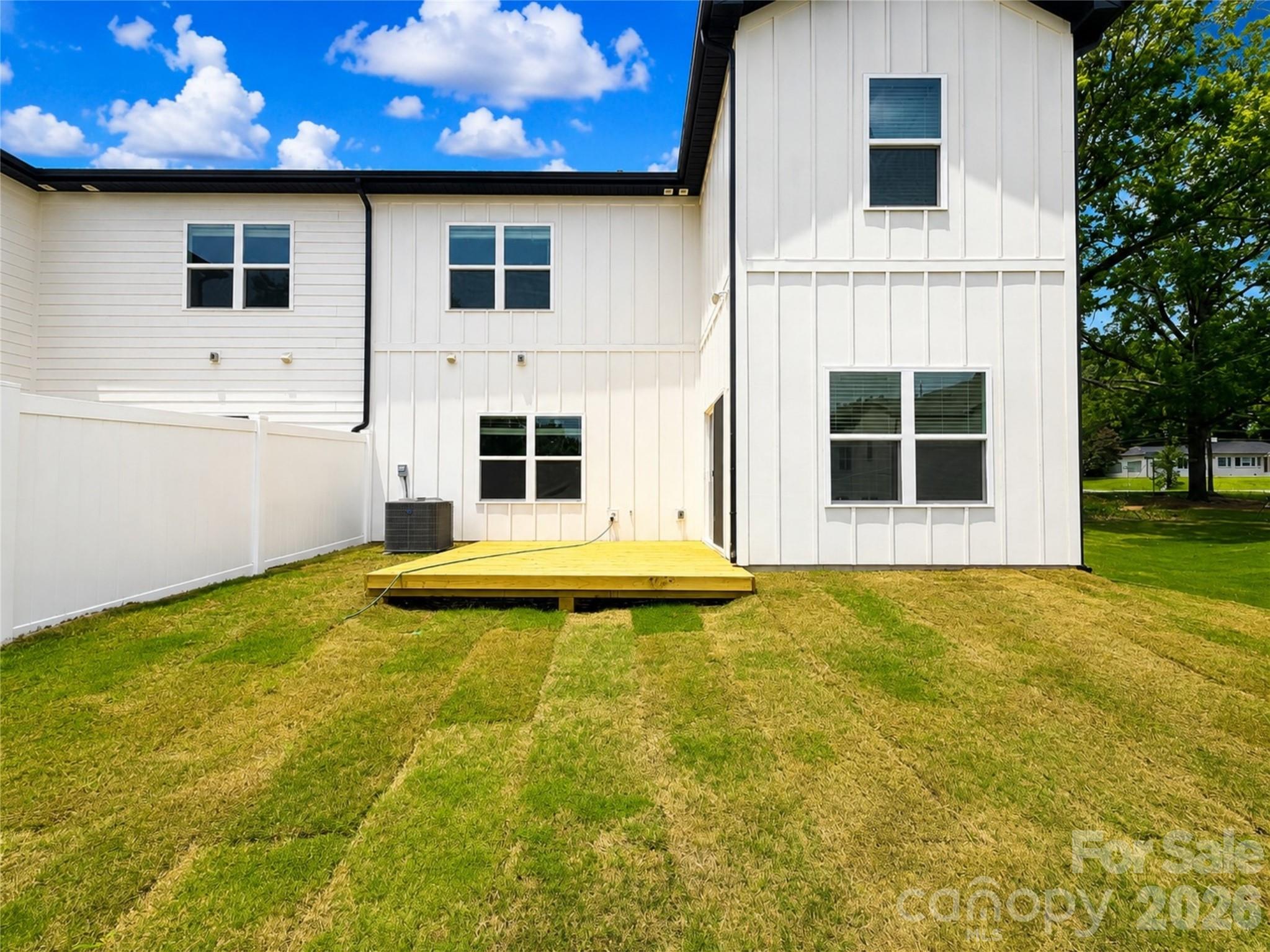 1242 N Sharon Amity Road — Charlotte