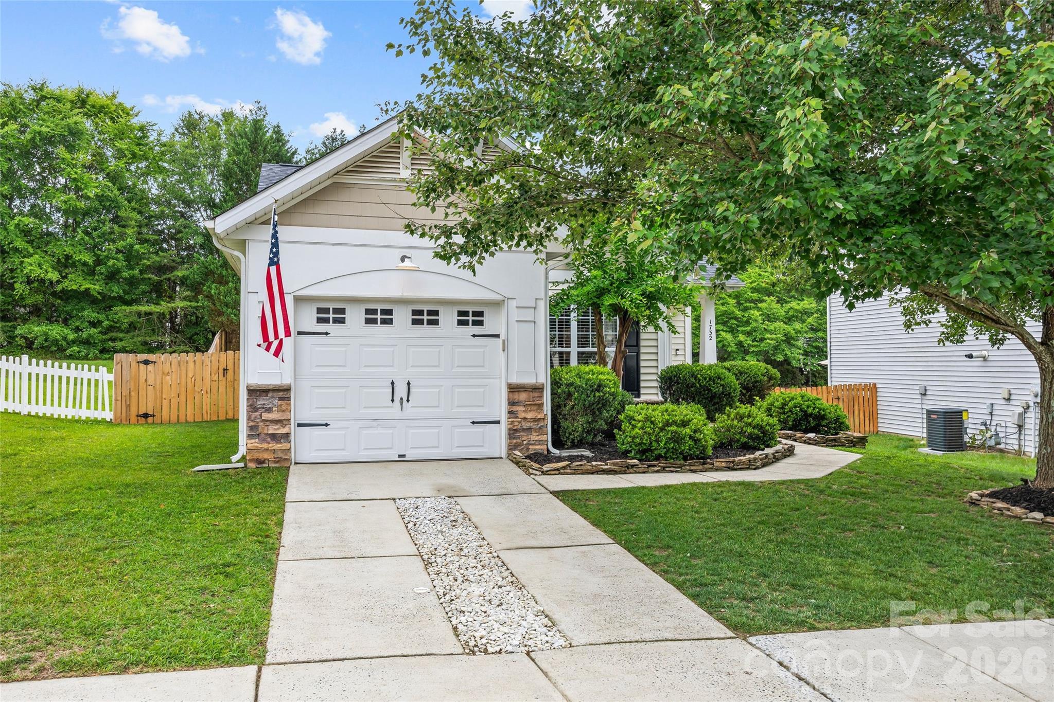 1732 Crabapple Tree Lane — Charlotte