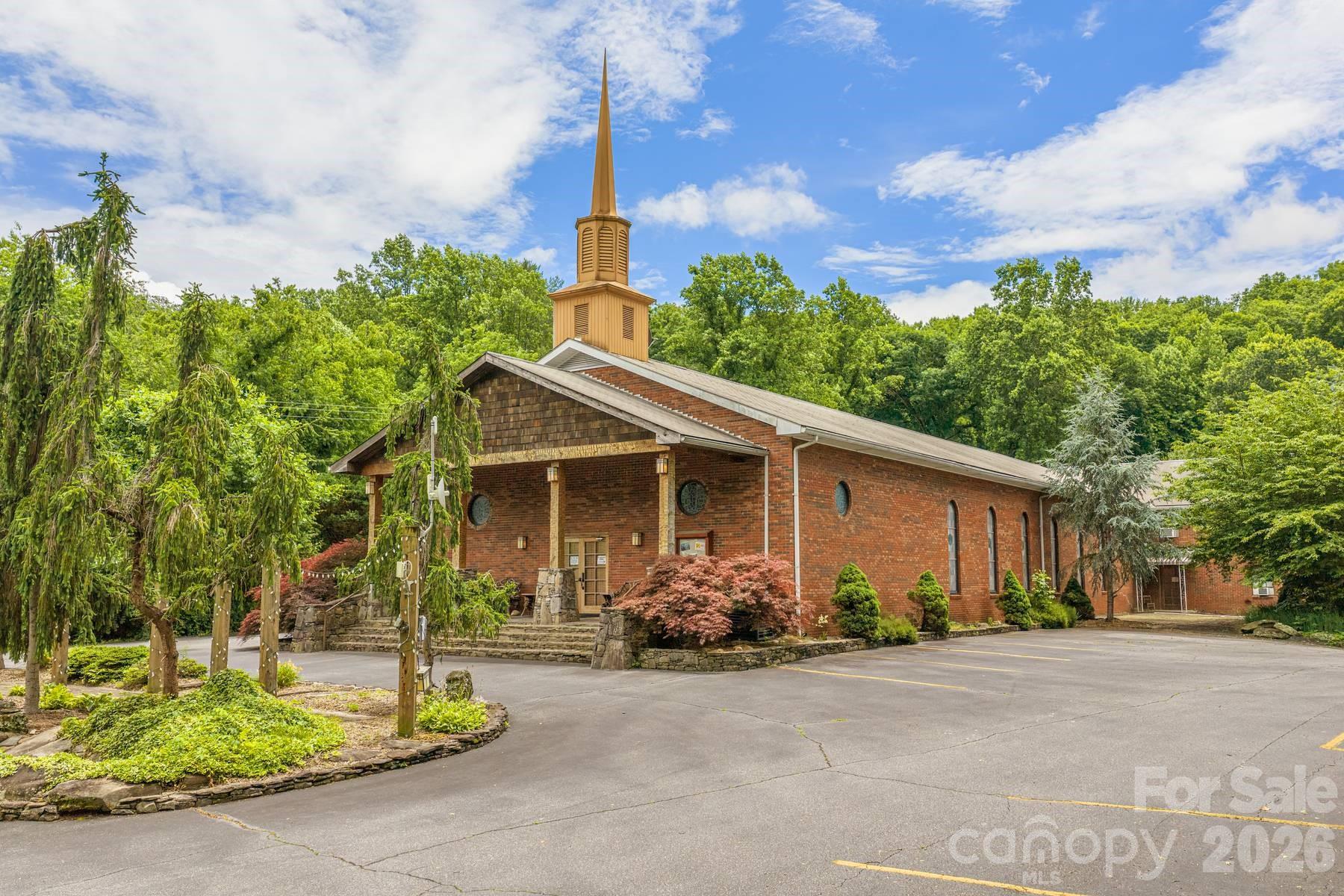 1127 Franklin Grove Church Road — Bryson City