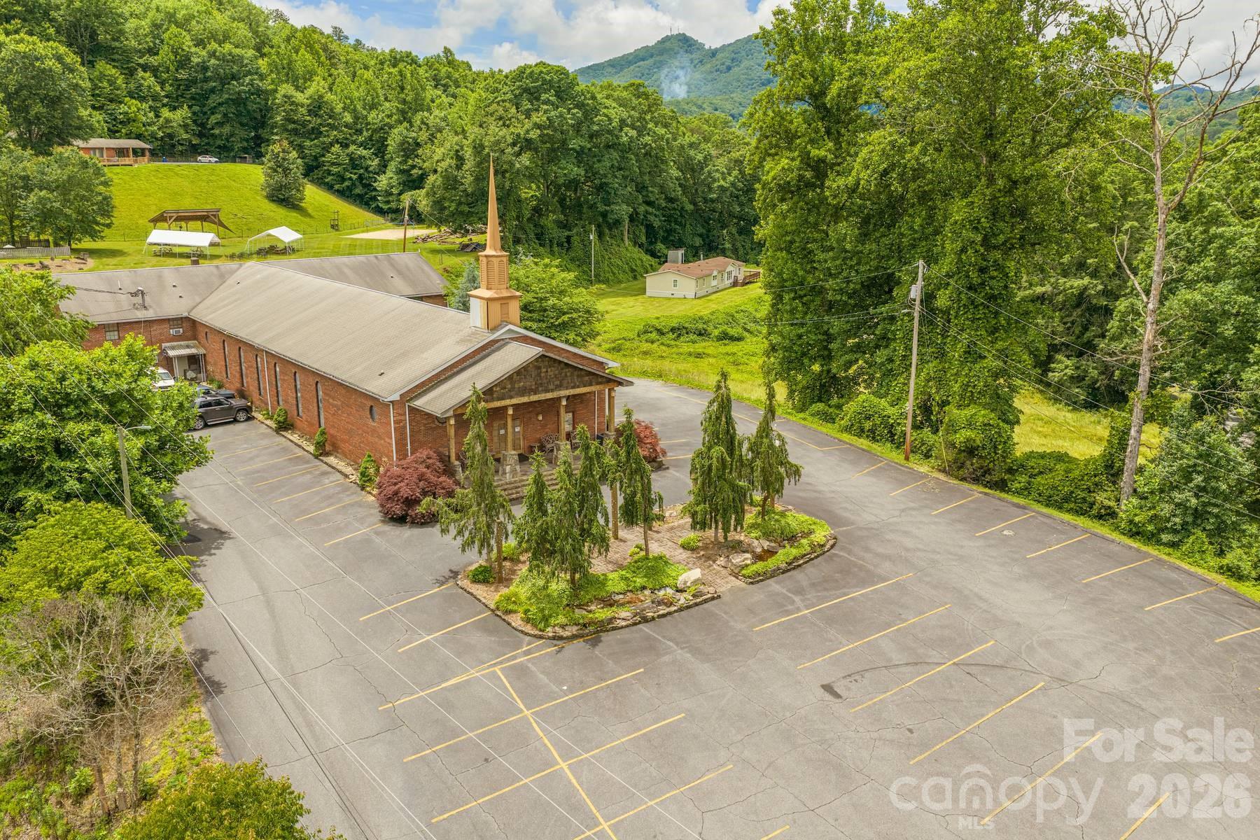 1127 Franklin Grove Church Road — Bryson City