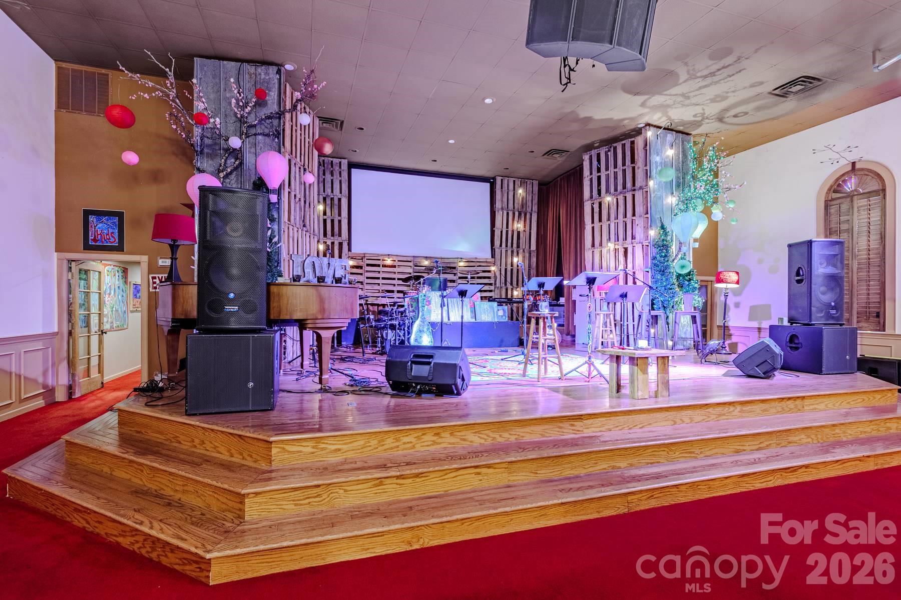 1127 Franklin Grove Church Road — Bryson City
