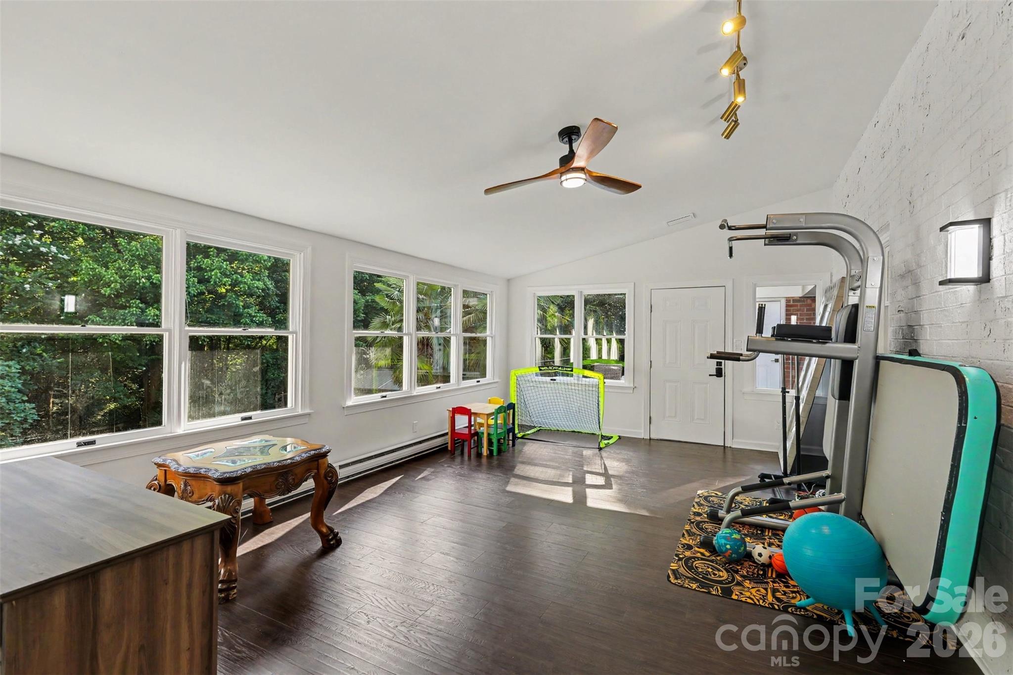2814 winding oak Drive — Charlotte