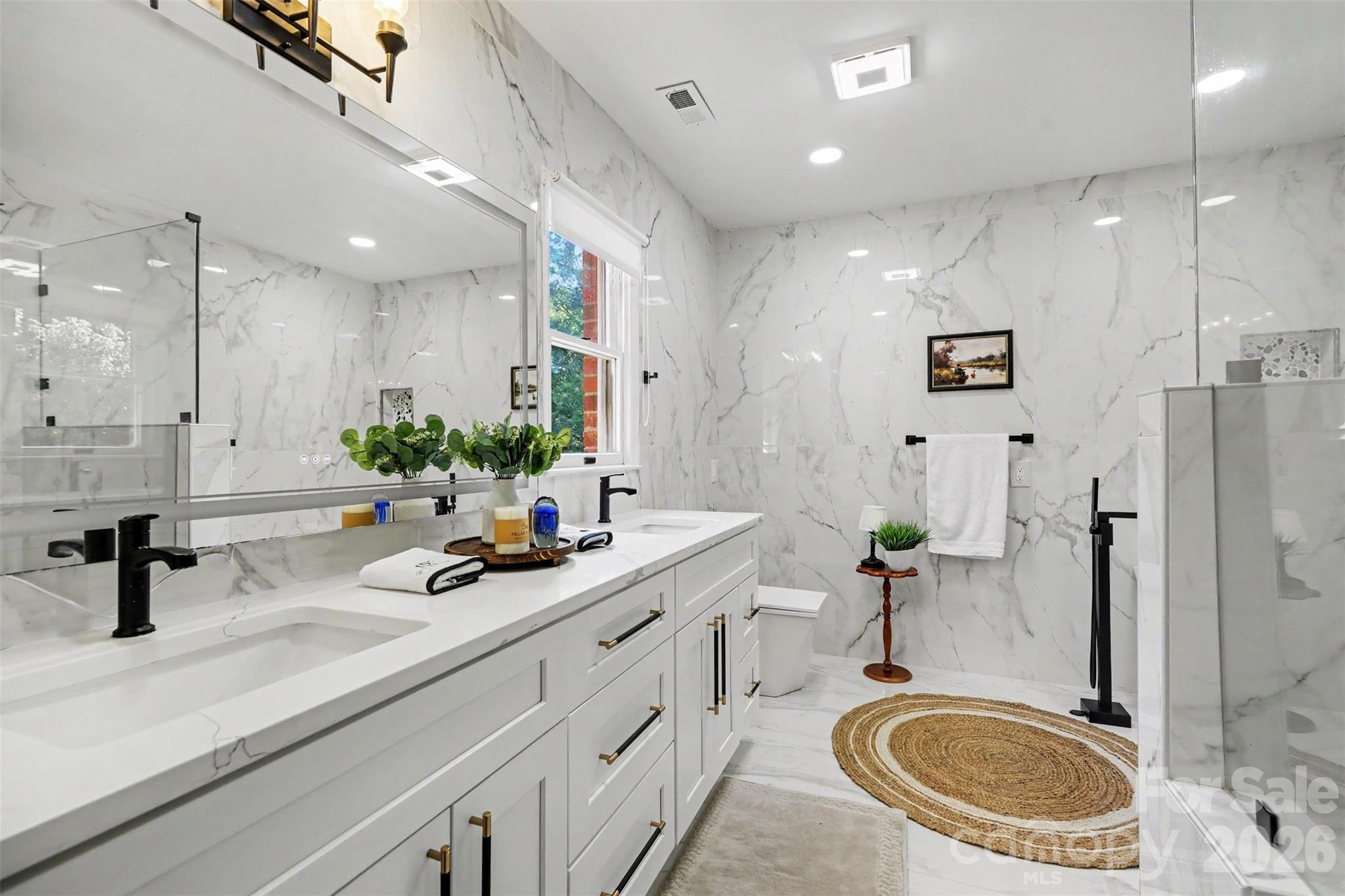 2814 winding oak Drive — Charlotte