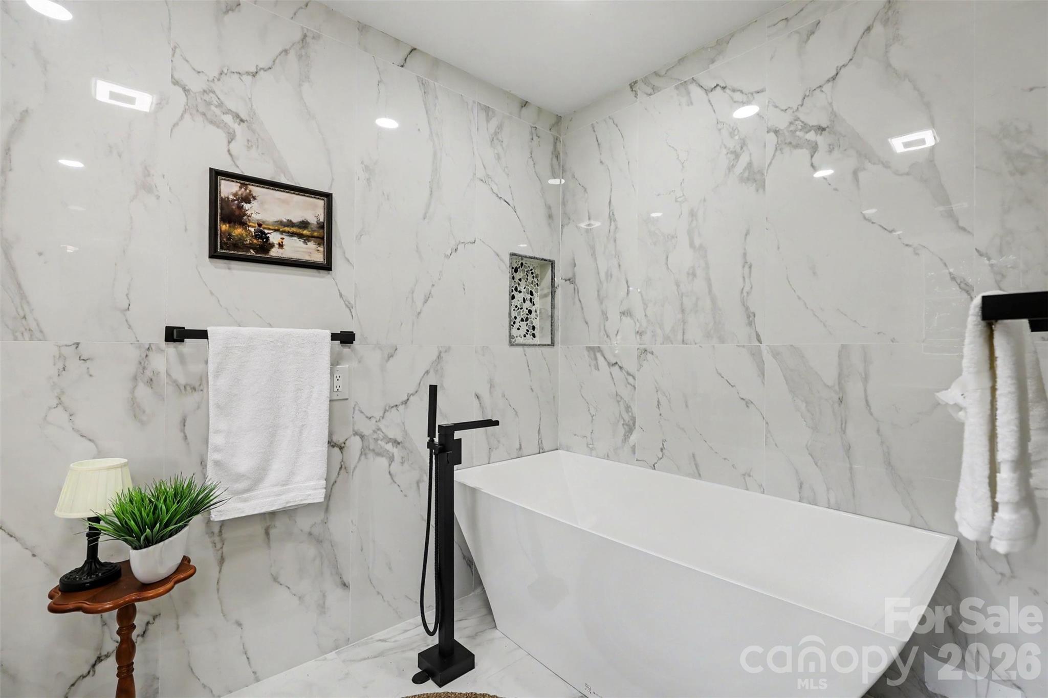 2814 winding oak Drive — Charlotte