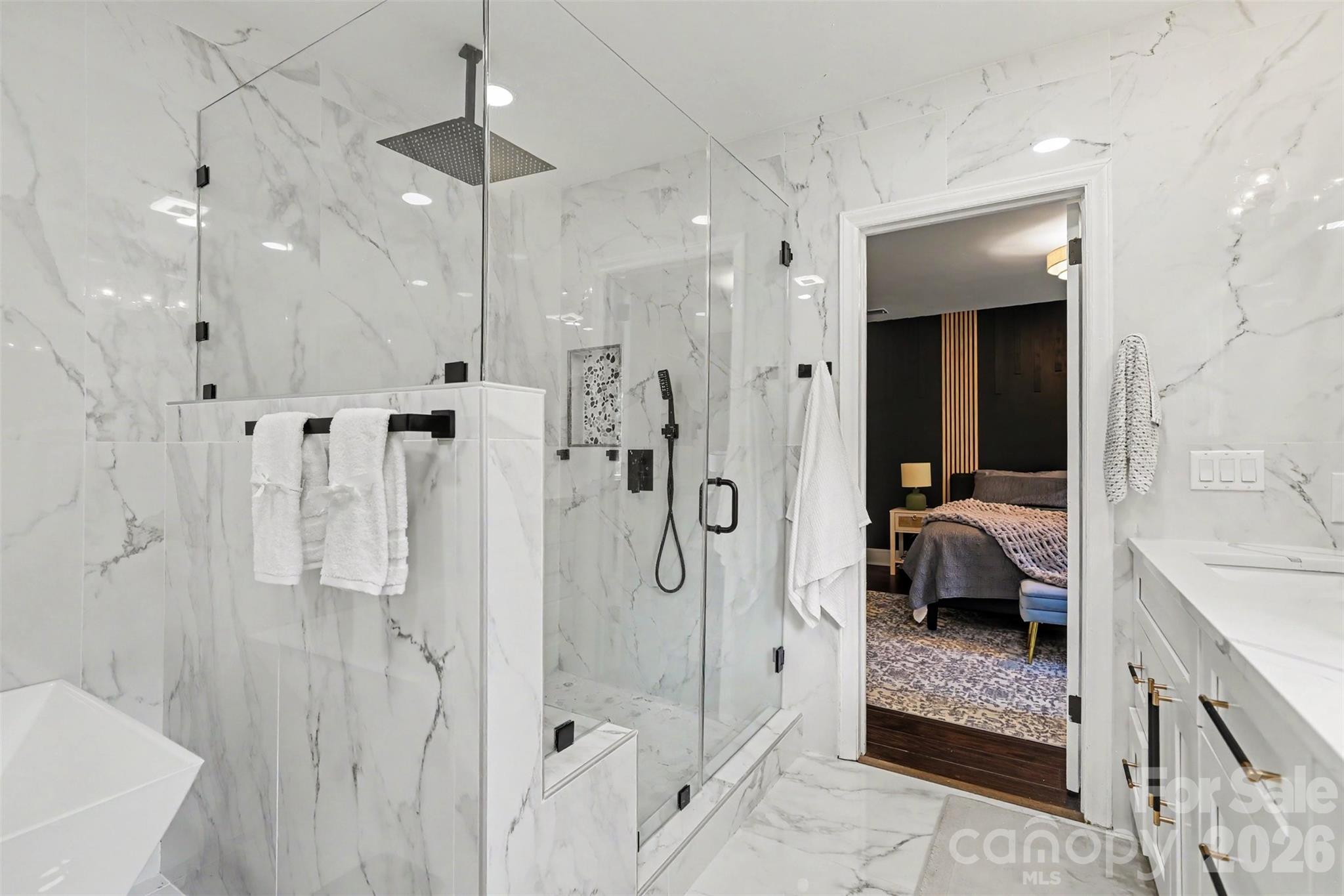 2814 winding oak Drive — Charlotte