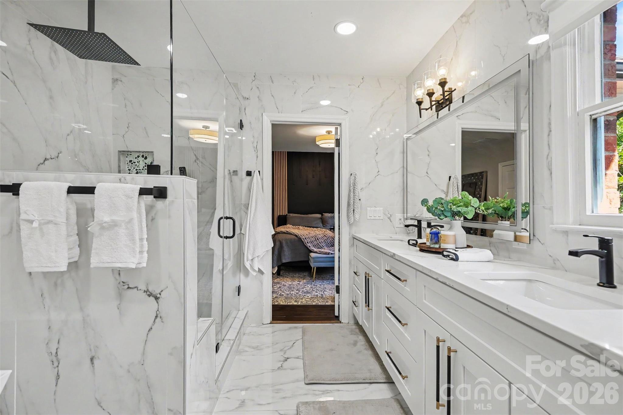 2814 winding oak Drive — Charlotte