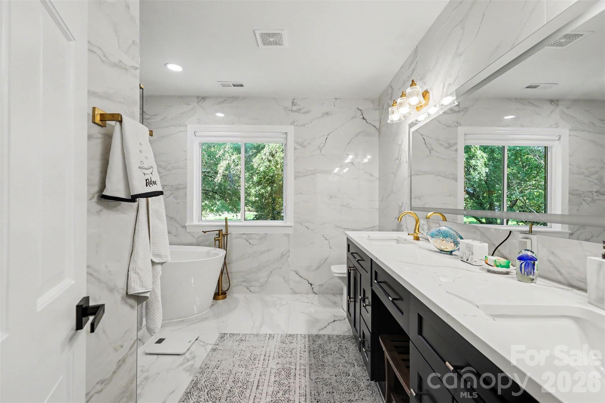 2814 winding oak Drive — Charlotte