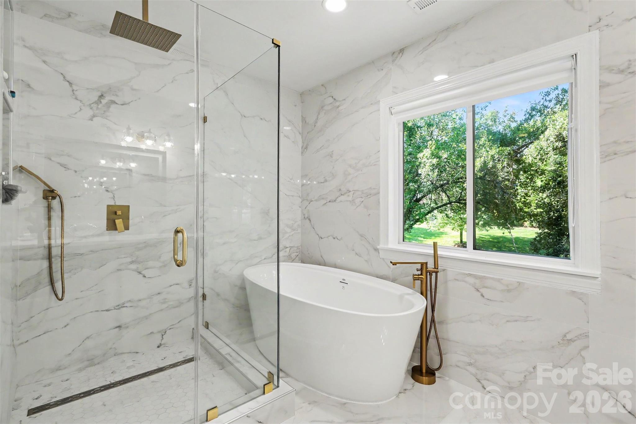 2814 winding oak Drive — Charlotte