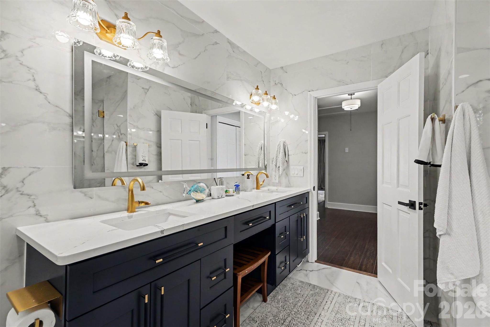 2814 winding oak Drive — Charlotte