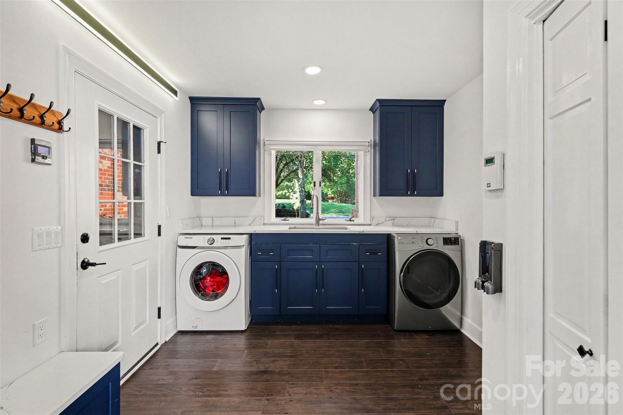2814 winding oak Drive — Charlotte