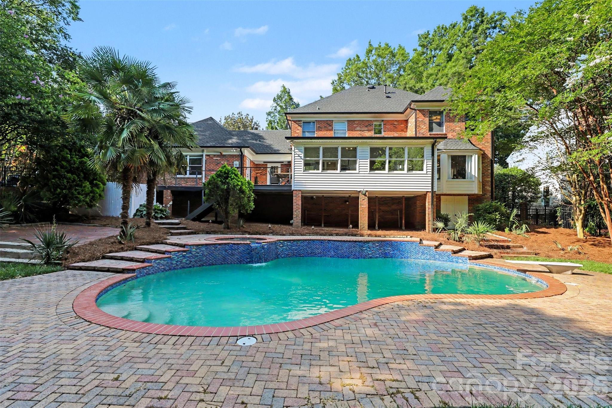 2814 winding oak Drive — Charlotte