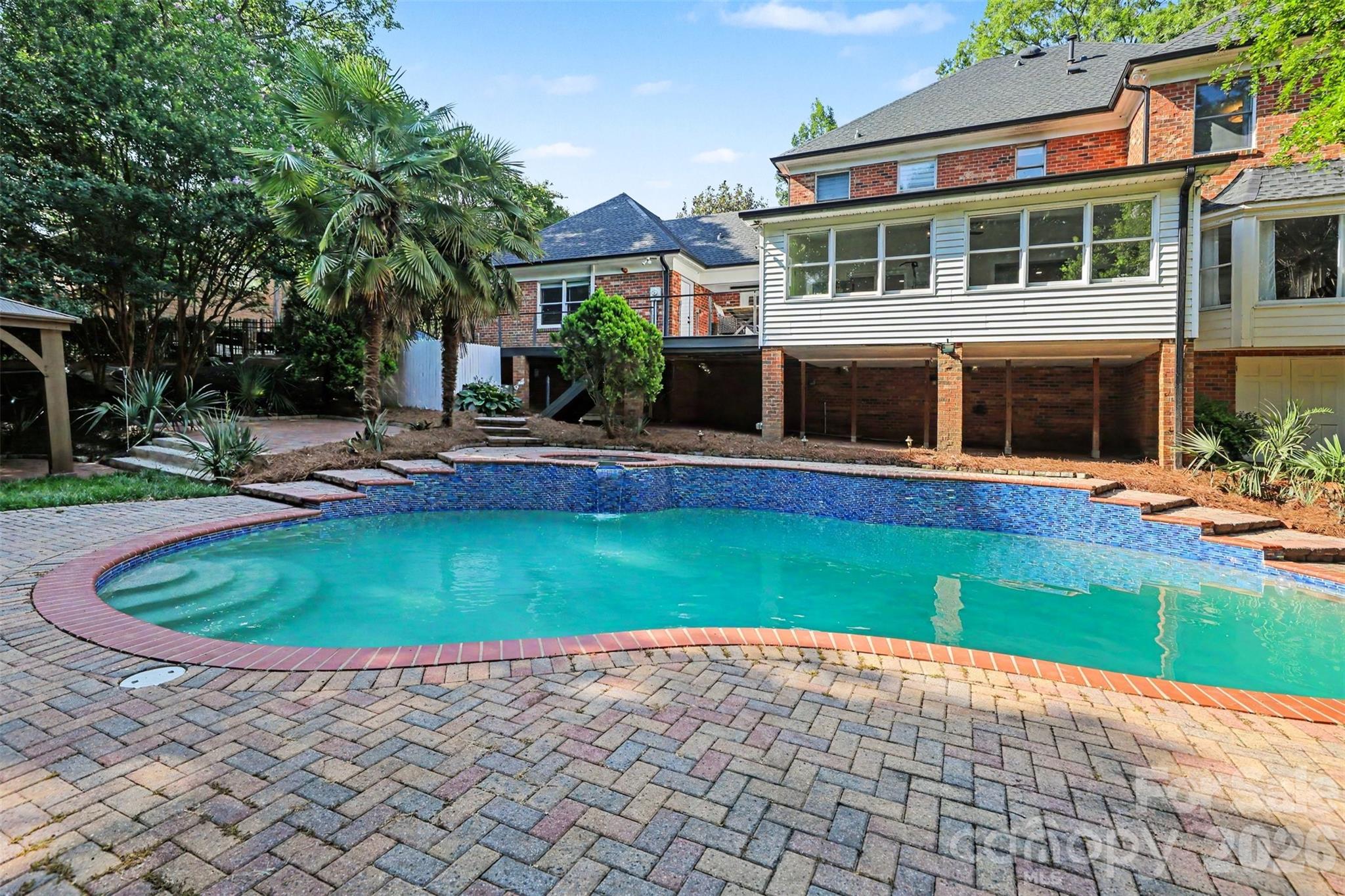 2814 winding oak Drive — Charlotte