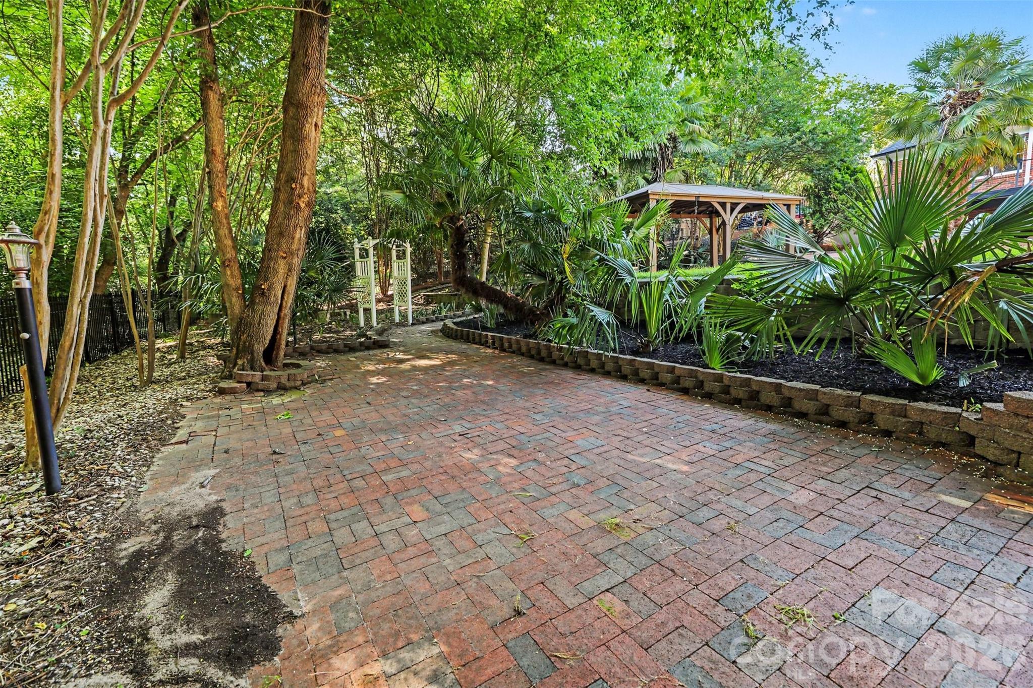 2814 winding oak Drive — Charlotte
