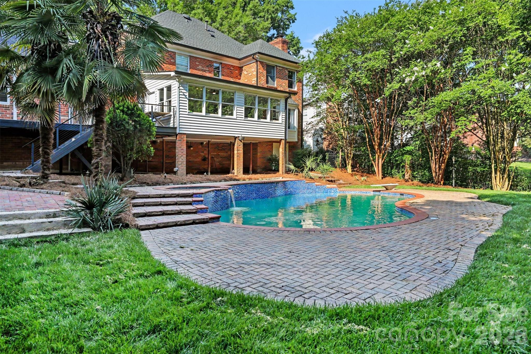 2814 winding oak Drive — Charlotte