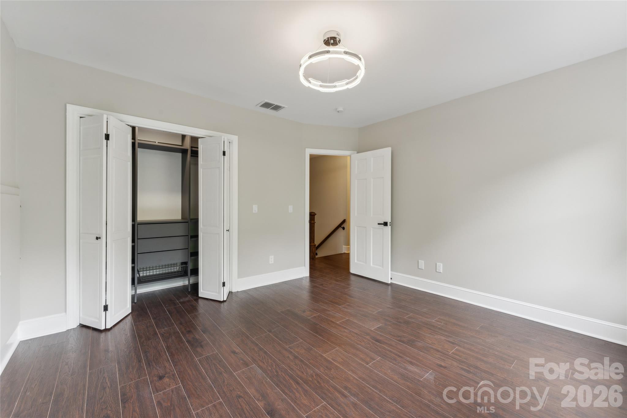 2814 winding oak Drive — Charlotte