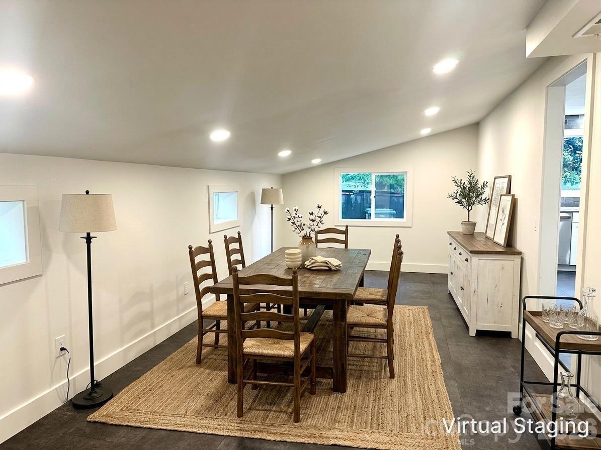 908 E 1st Street — Newton