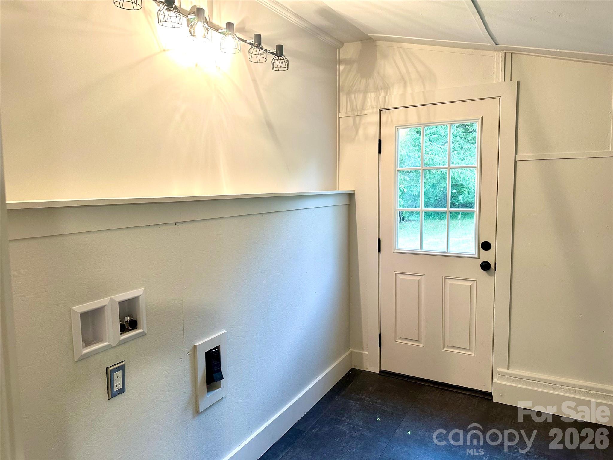 908 E 1st Street — Newton