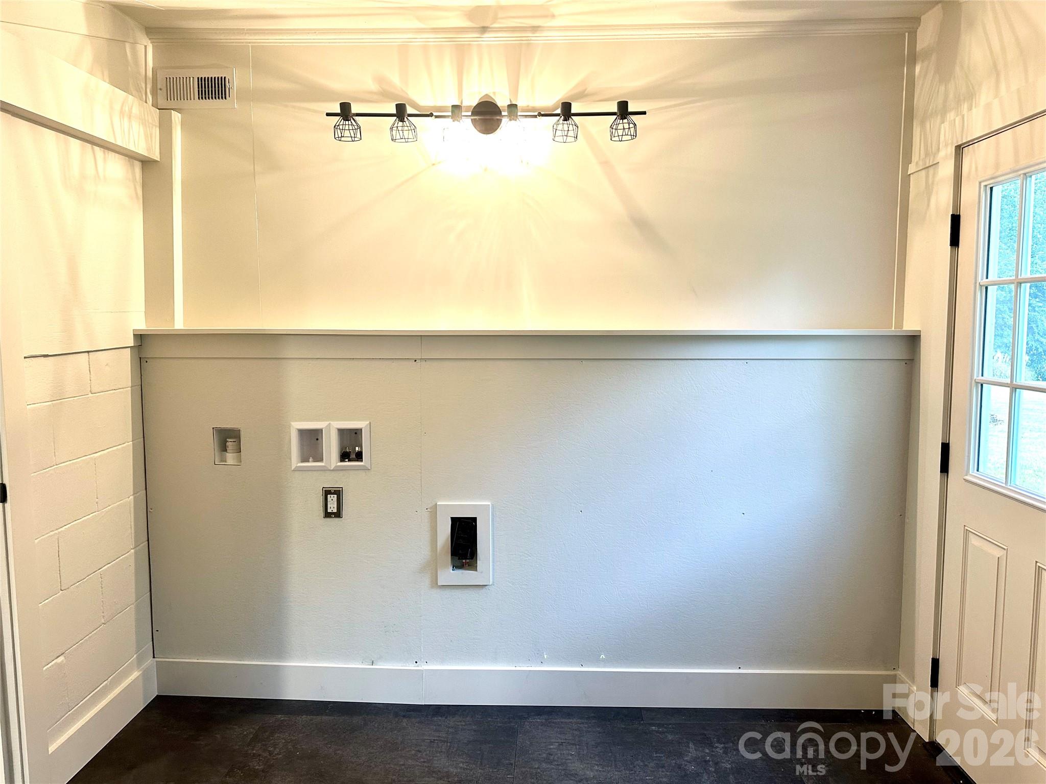 908 E 1st Street — Newton