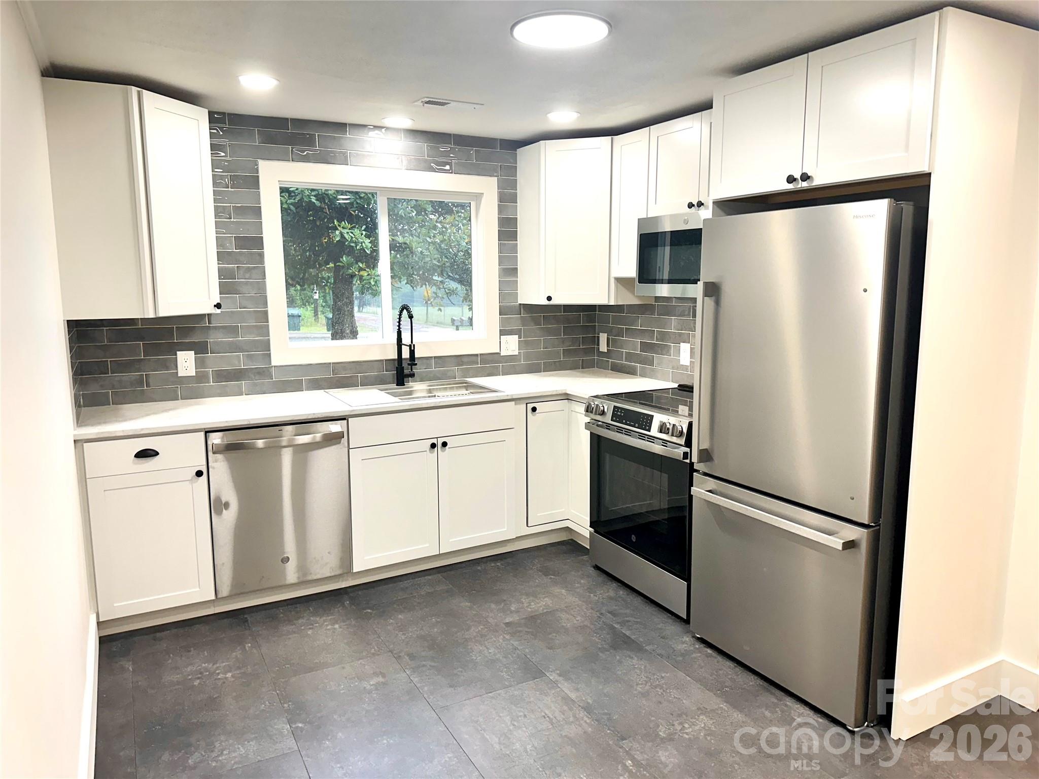 908 E 1st Street — Newton
