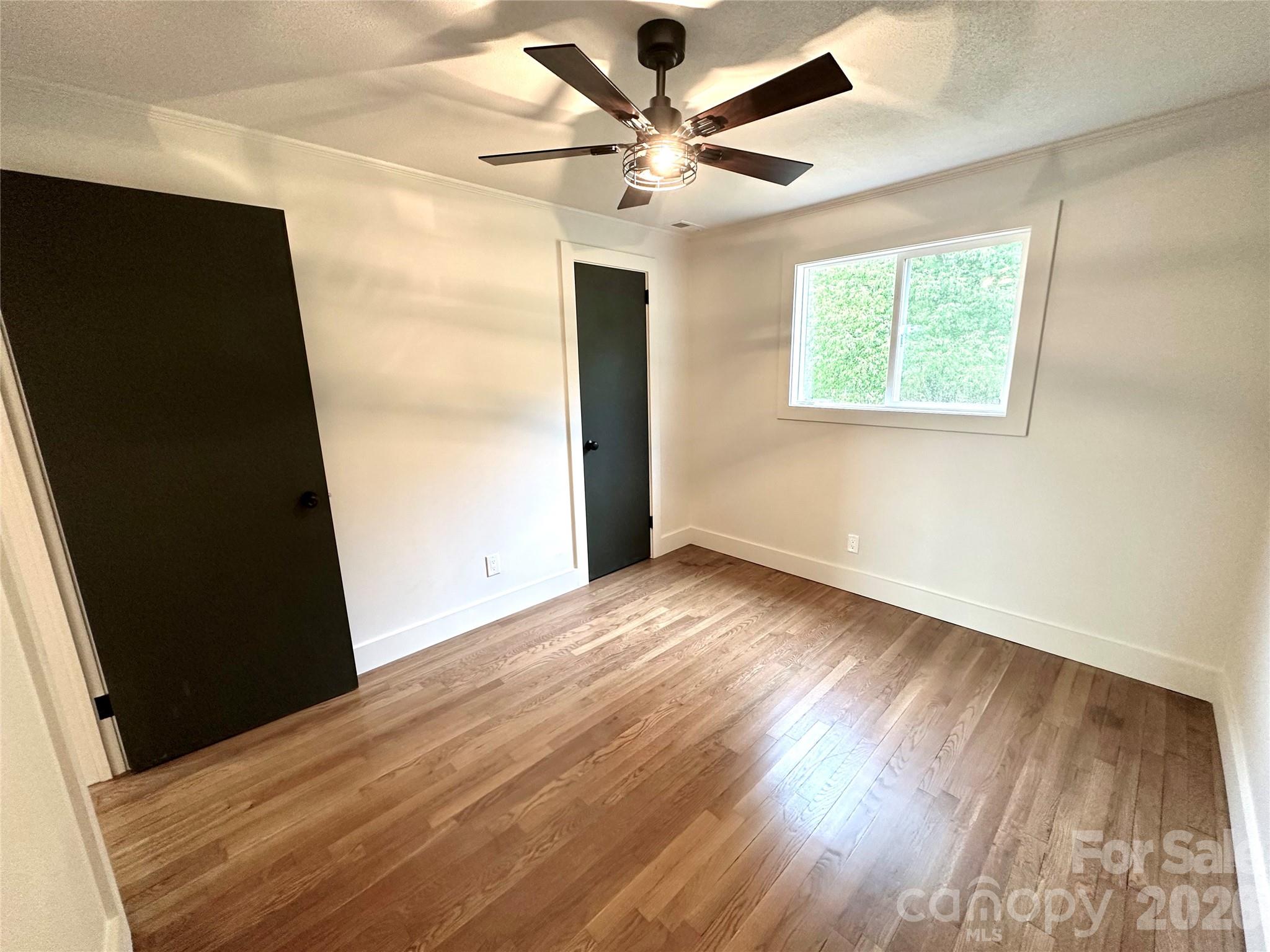 908 E 1st Street — Newton