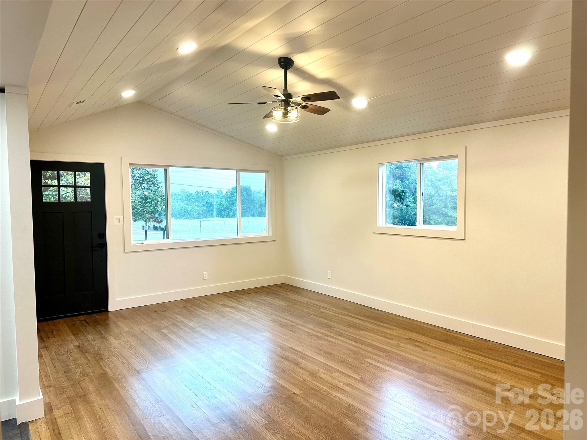 908 E 1st Street — Newton