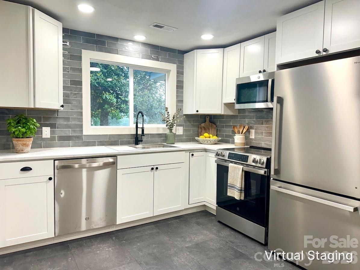 908 E 1st Street — Newton