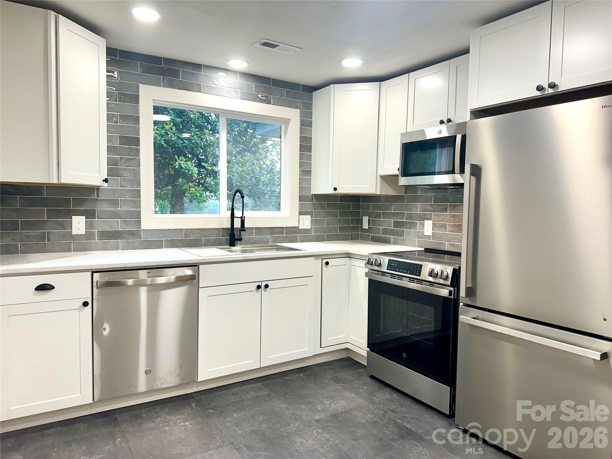 908 E 1st Street — Newton