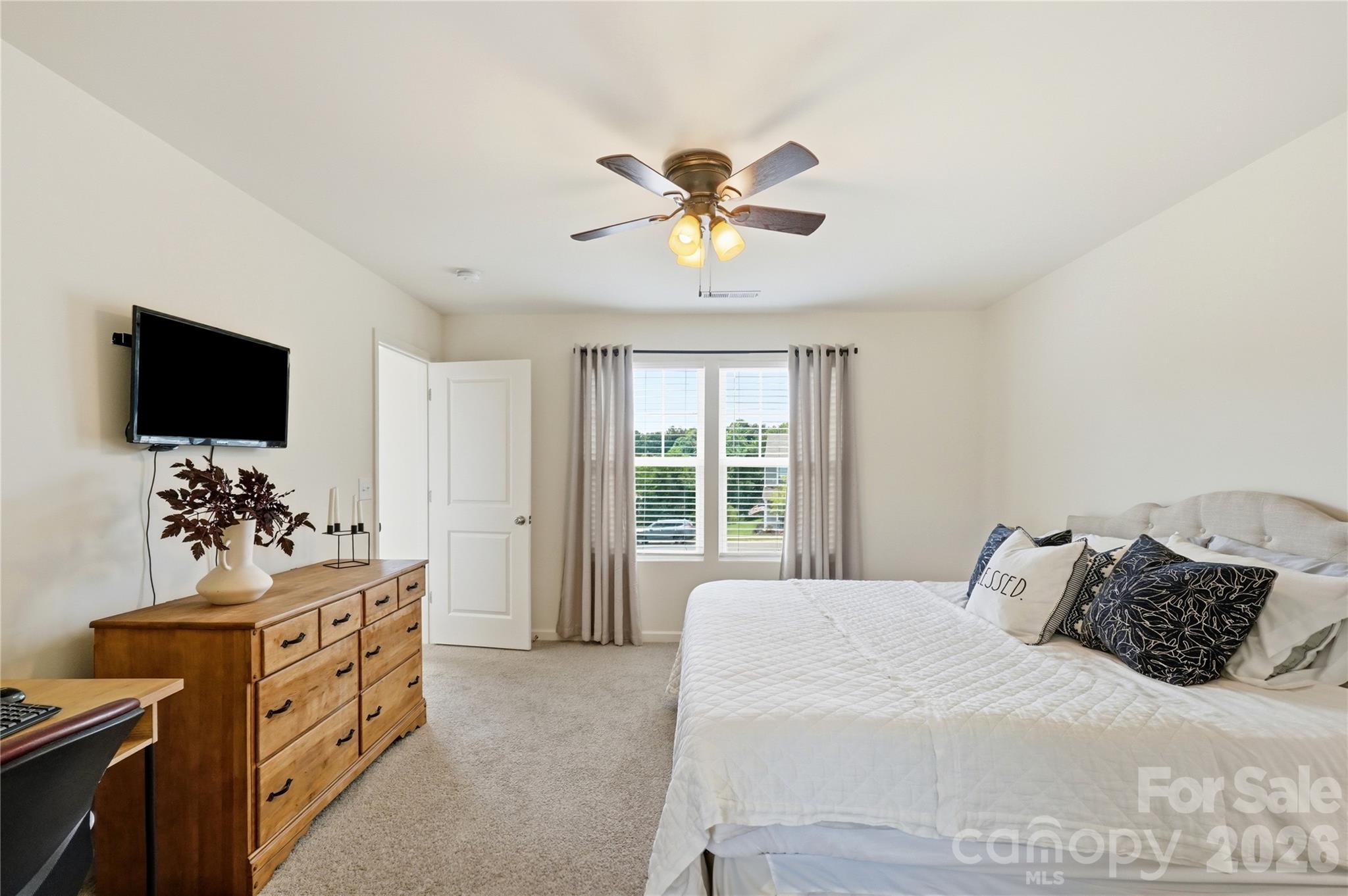 545 Dutch White Drive — Clover