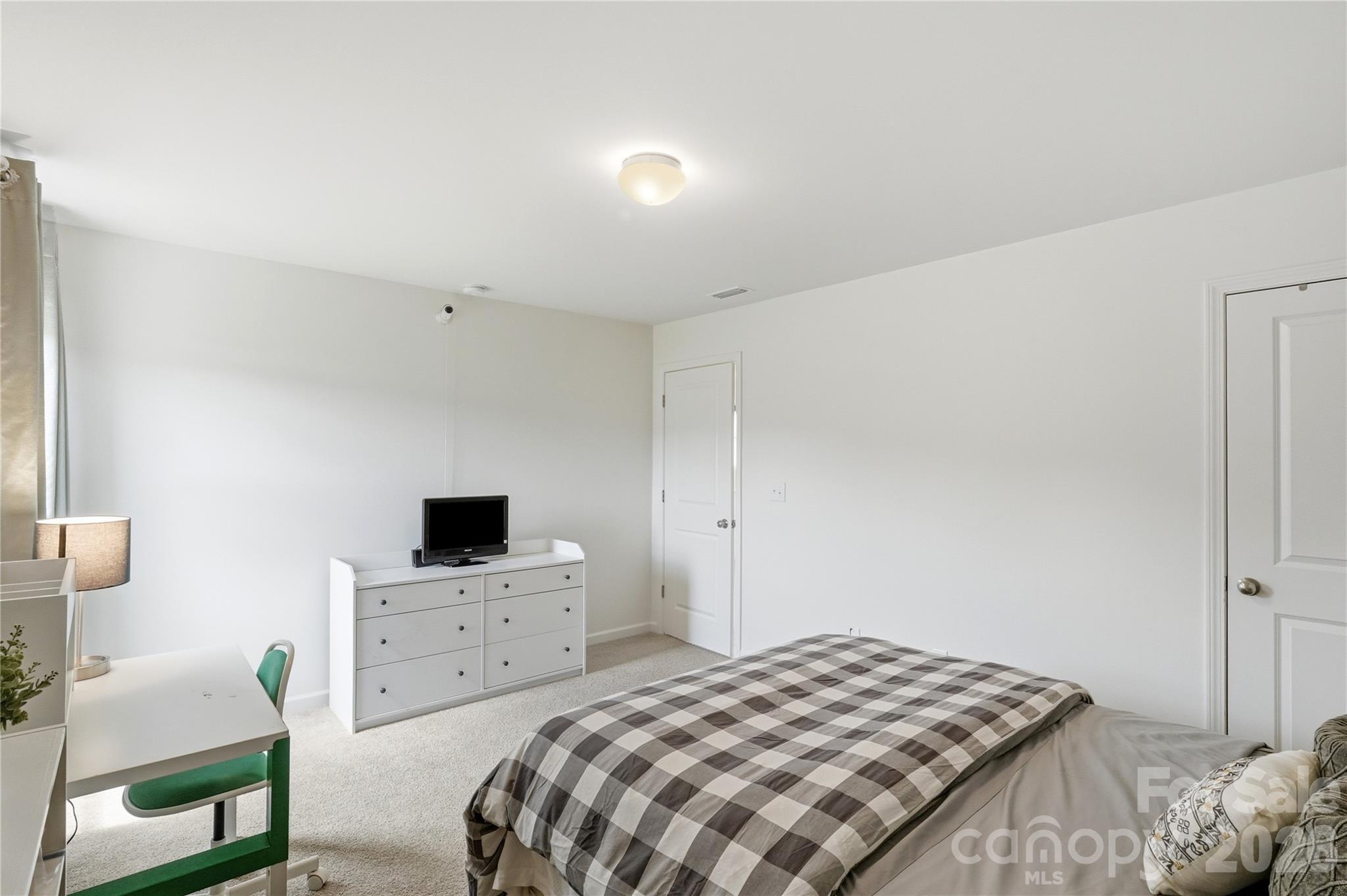 545 Dutch White Drive — Clover