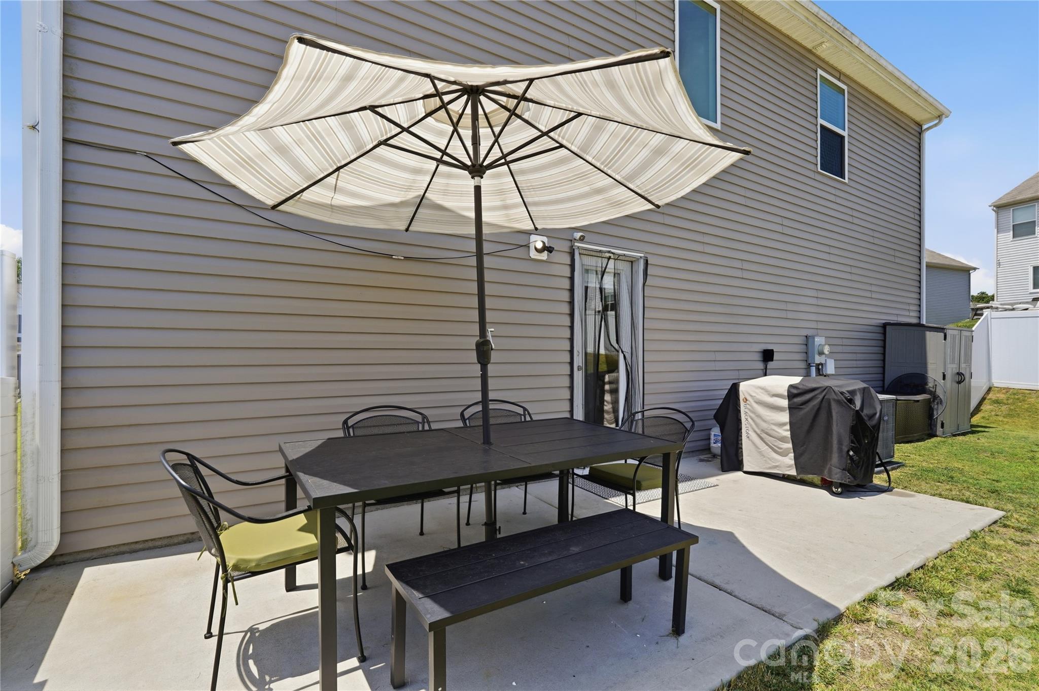545 Dutch White Drive — Clover