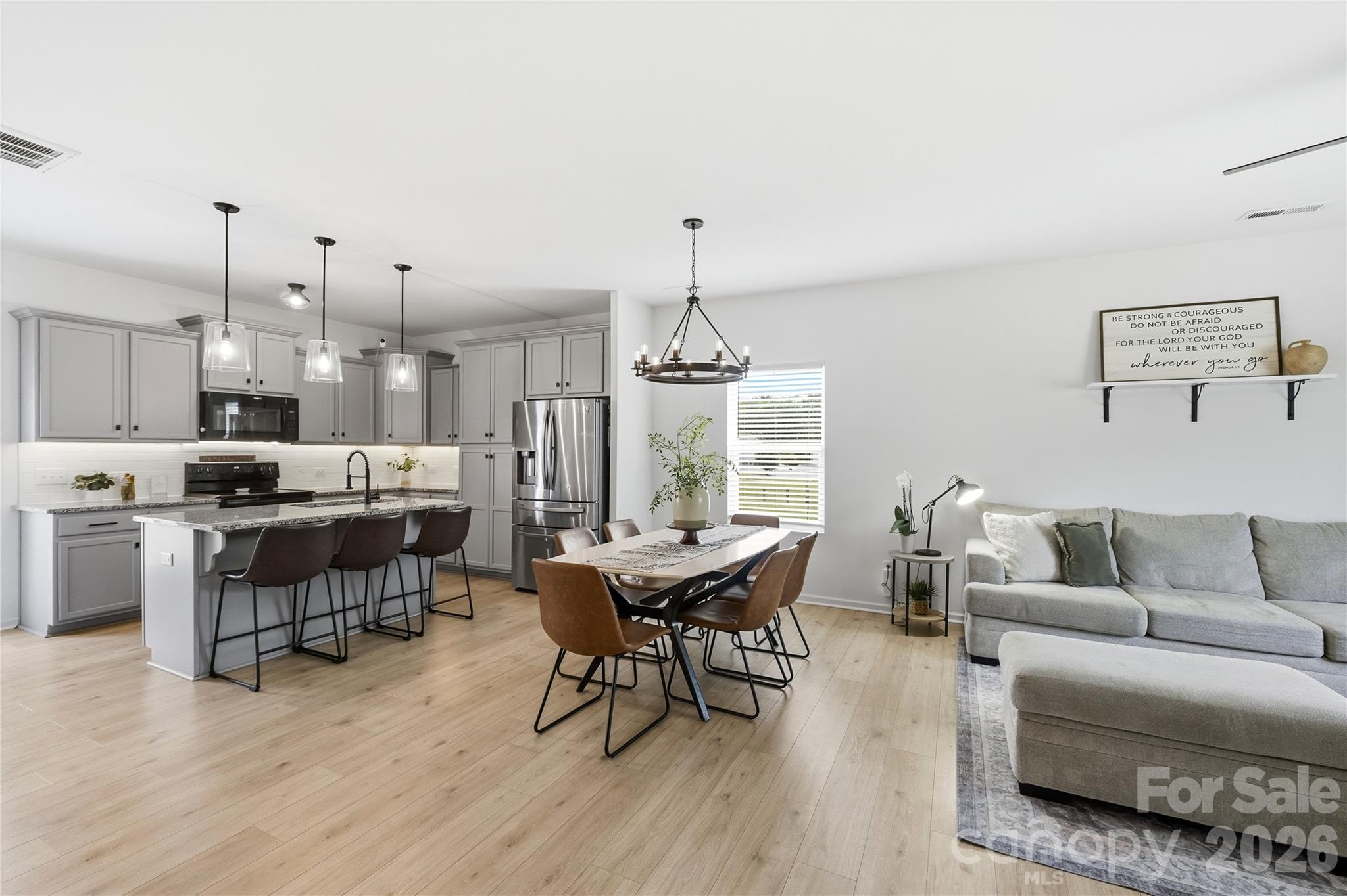 545 Dutch White Drive — Clover